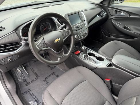 Used 2017 Chevrolet Malibu LT image 16