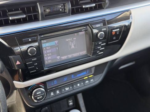 Used 2016 Toyota Corolla LE FWD image 10