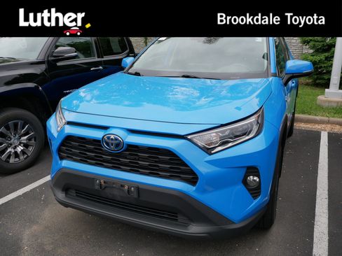 Certified 2021 Toyota RAV4 XLE w/ XLE Grade Weather Package AWD/4WD image 1