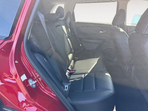 Used 2023 Nissan Rogue SV w/ SV Premium Package image 18