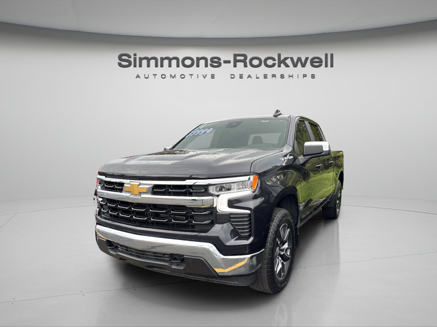 Used 2024 Chevrolet Silverado 1500 LT AWD/4WD image 2