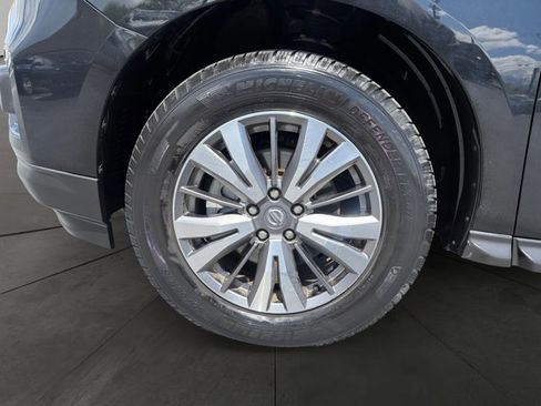 Used 2019 Nissan Pathfinder SL AWD/4WD image 9