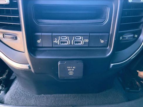 Used 2019 RAM 1500 Laramie AWD/4WD image 29