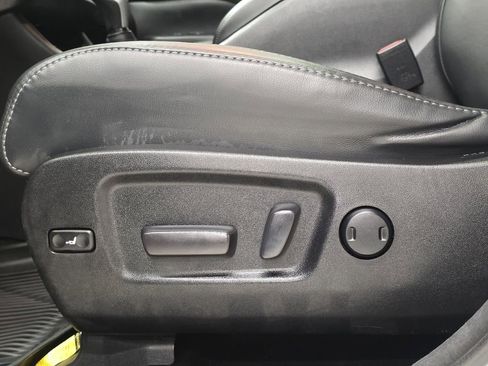 Used 2017 Toyota Highlander SE image 27