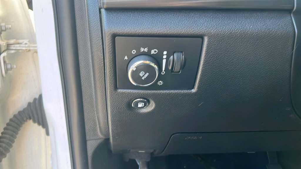 Used 2020 Jeep Grand Cherokee Altitude AWD/4WD image 11