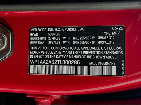 Certified 2026 Porsche Macan image 32