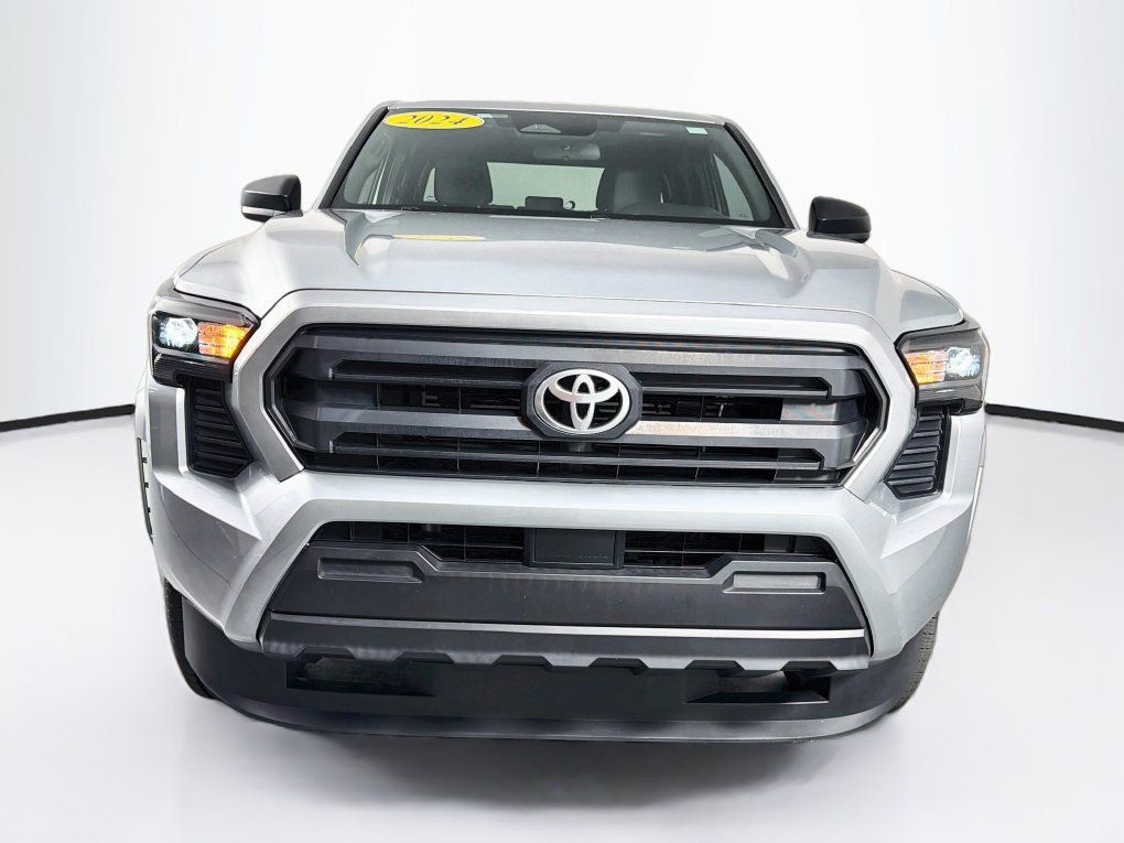 Used 2024 Toyota Tacoma SR AWD/4WD image 2
