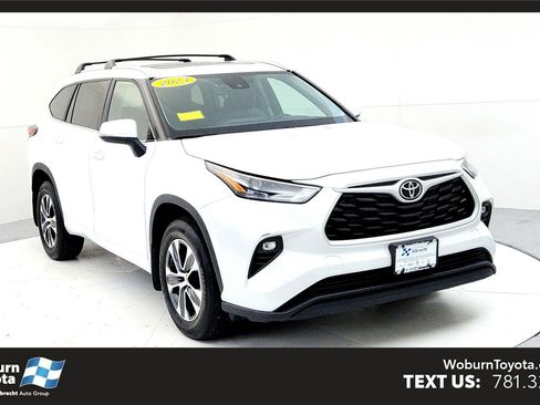 Certified 2023 Toyota Highlander XLE image 1