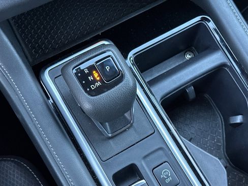 Used 2024 Nissan Pathfinder SV image 24