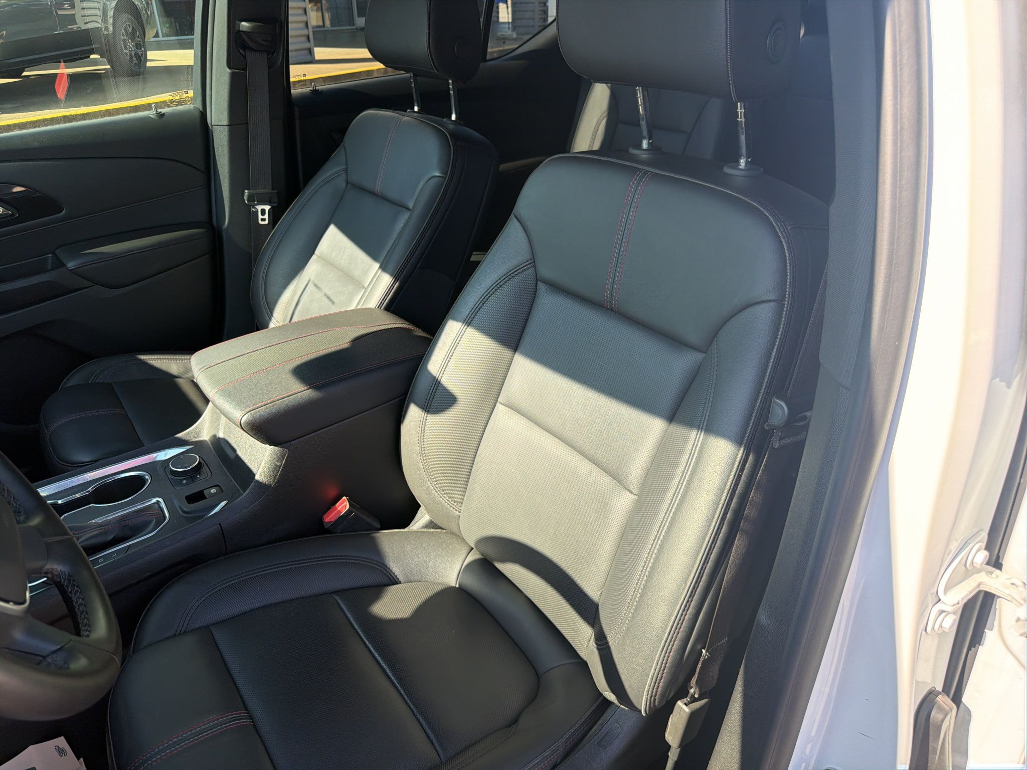Used 2023 Chevrolet Traverse RS FWD image 26