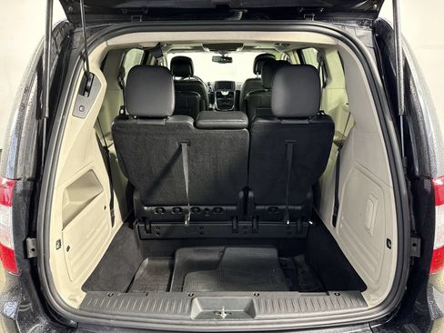 Used 2015 Chrysler Town & Country Touring-L w/ Driver Convenience Group FWD image 34