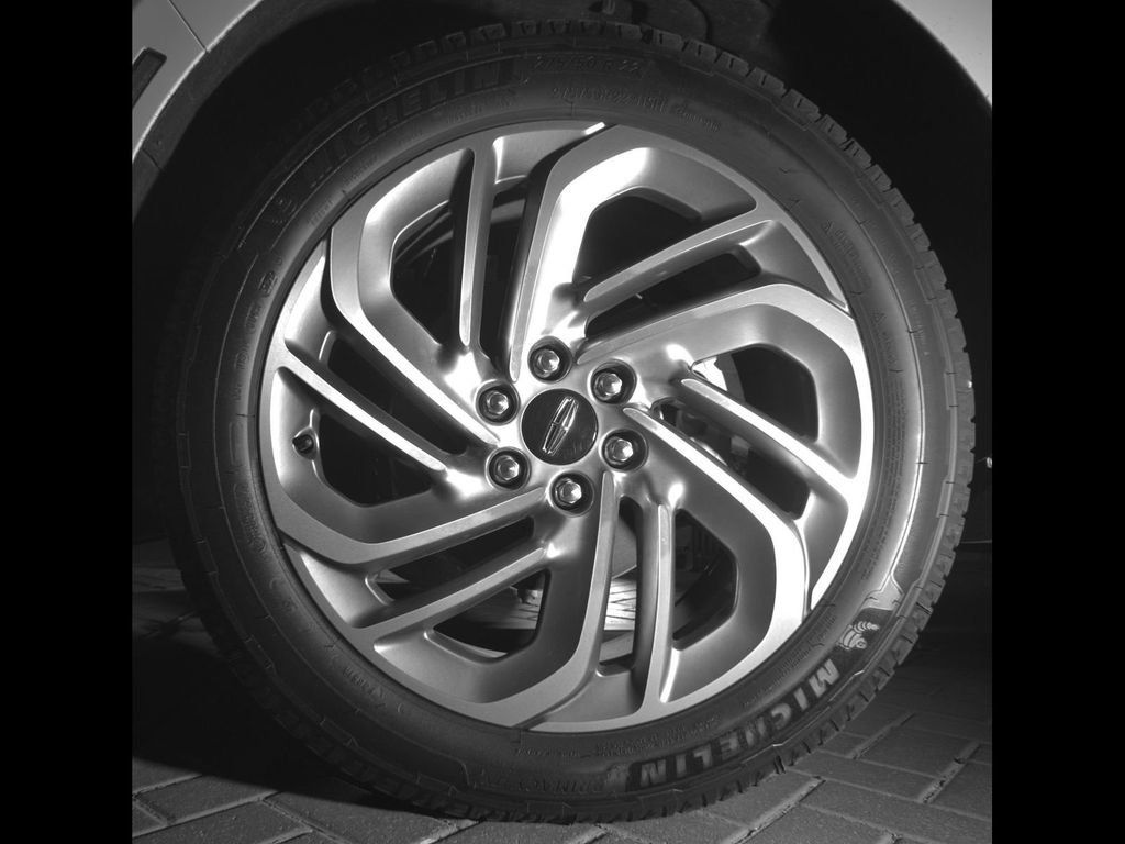 Used 2025 Lincoln Navigator Reserve AWD/4WD image 9