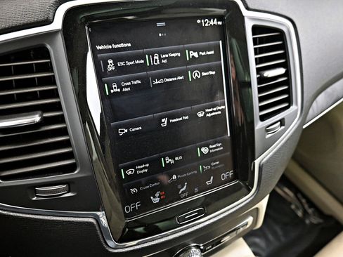 Used 2020 Volvo XC90 T6 Momentum image 11