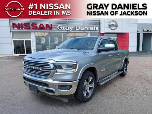Used 2019 RAM 1500 Laramie AWD/4WD image 3