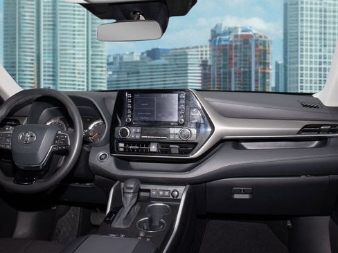 Used 2020 Toyota Highlander L image 8