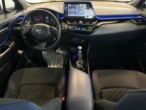 Used 2022 Toyota C-HR XLE FWD image 12