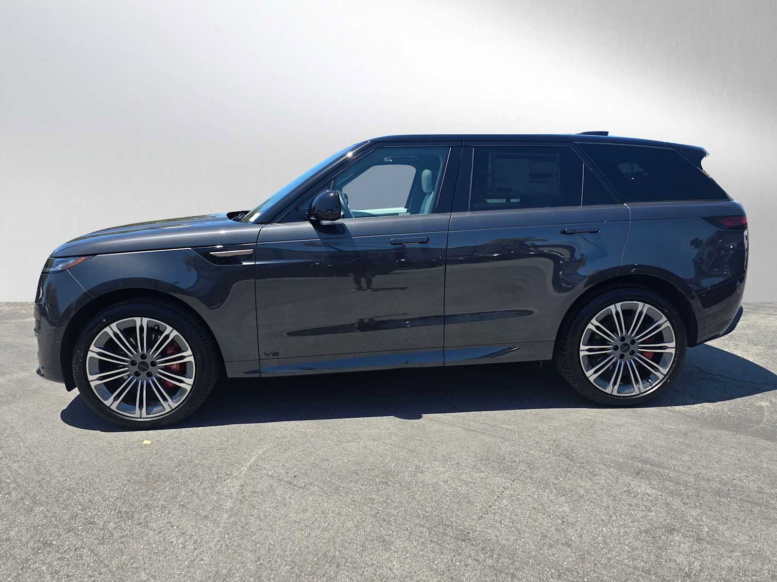 New 2026 Land Rover Range Rover Sport Dynamic SE AWD/4WD image 2
