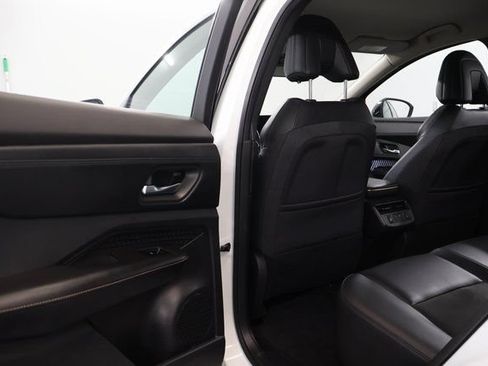 Used 2024 Nissan Ariya FWD image 32