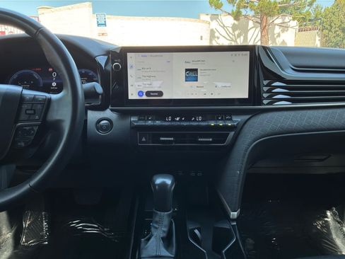 Used 2025 Toyota Camry XLE FWD image 15