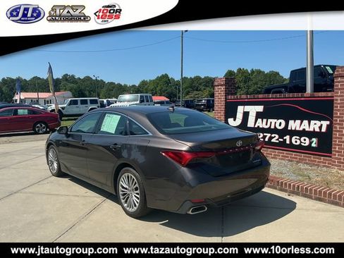 Used 2019 Toyota Avalon Limited w/ All Weather Liner Package FWD image 4