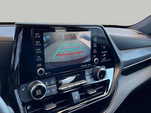 Used 2022 Toyota Highlander XSE FWD image 28