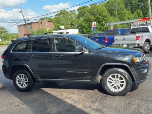 Used 2020 Jeep Grand Cherokee Laredo AWD/4WD image 5