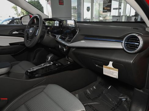 New 2026 Chevrolet Trax LT w/ LPO, Blackout Package FWD image 34