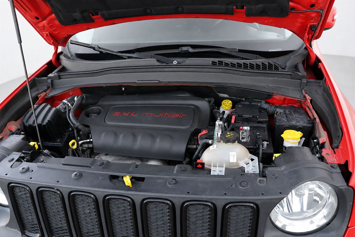 Used 2017 Jeep Renegade Altitude FWD image 39