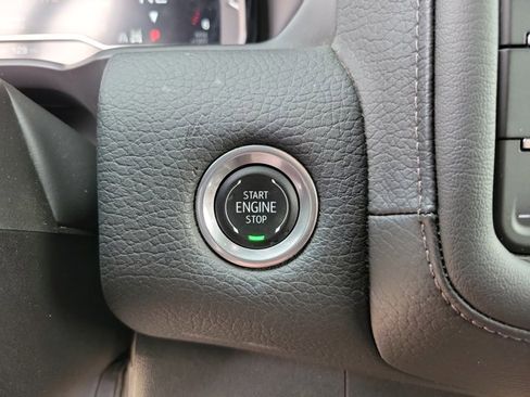 Used 2024 GMC Yukon XL Denali image 18