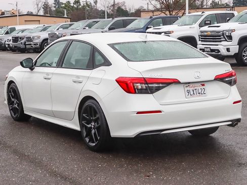 Used 2024 Honda Civic Sport image 2