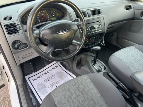 Used 2005 Ford Focus SE image 25
