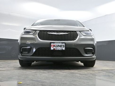 Used 2023 Chrysler Pacifica Limited image 37