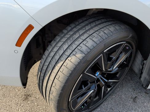 Certified 2023 BMW 760i xDrive w/ Executive Package image 14