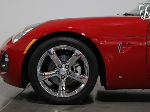 Used 2008 Pontiac Solstice GXP w/ Premium Package RWD image 30