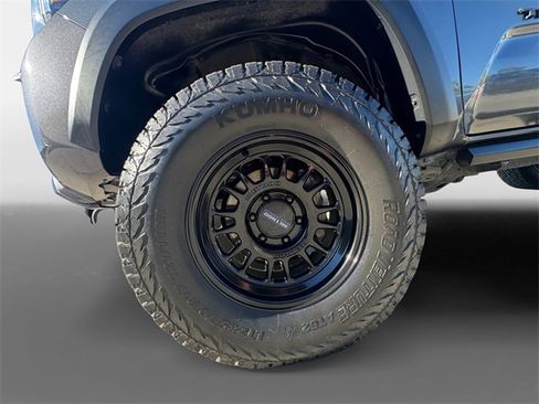 Used 2021 Toyota Tacoma TRD Off-Road w/ Technology Package image 12