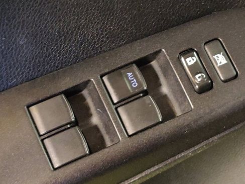 Used 2018 Toyota RAV4 LE image 27