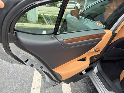 Used 2024 Lexus ES 350 w/ Premium Package image 10