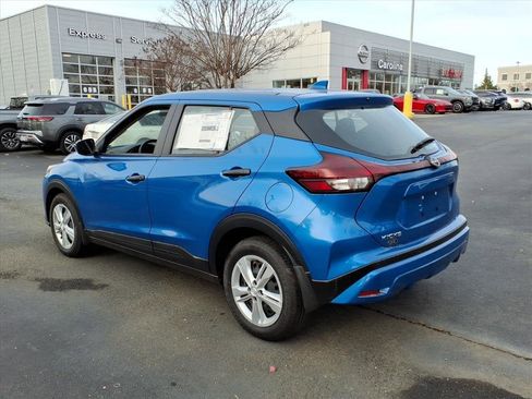 New 2025 Nissan Kicks Play S image 4