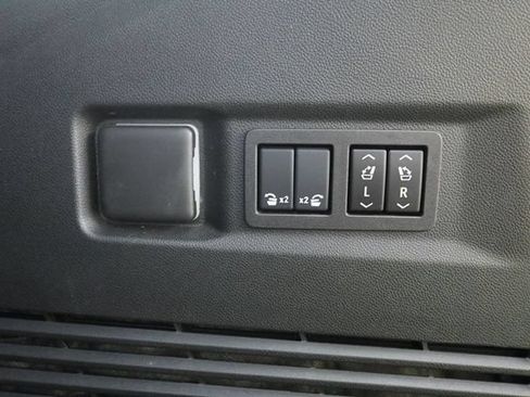 Used 2025 GMC Yukon Elevation w/ LPO, Elevation Black Package AWD/4WD image 30