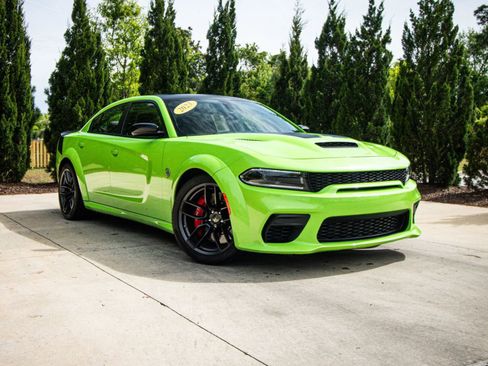 Used 2023 Dodge Charger SRT Hellcat w/ Harman/Kardon Audio Group image 2