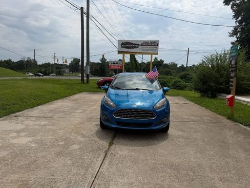 Used 2017 Ford Fiesta SE w/ Equipment Group 201A FWD image 3