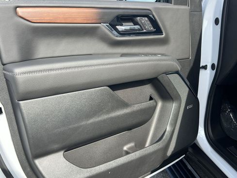 New 2026 GMC Yukon XL Denali w/ Denali Reserve Package RWD image 10