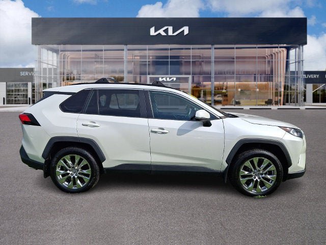 Used 2021 Toyota RAV4 XLE Premium AWD/4WD image 7