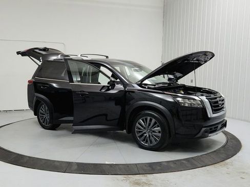 Used 2025 Nissan Pathfinder SL w/ SL Premium Package image 9
