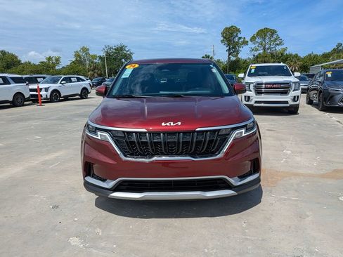 Certified 2024 Kia Carnival LX FWD image 3