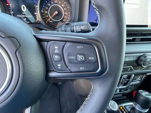 Used 2025 Jeep Wrangler Unlimited Rubicon AWD/4WD image 18