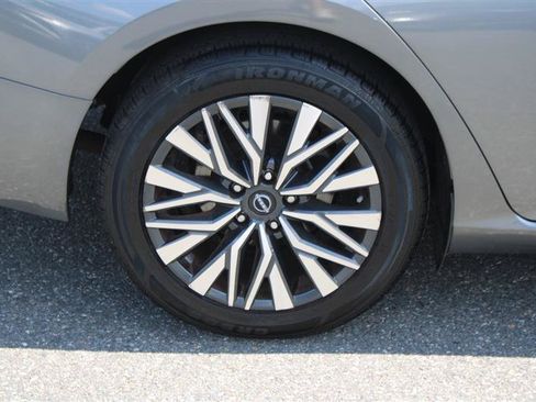 Used 2023 Nissan Altima 2.5 SV FWD image 8