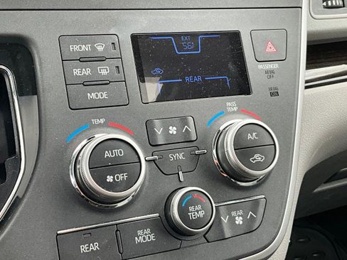 Used 2020 Toyota Sienna XLE FWD image 7