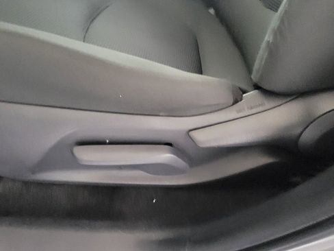 Used 2021 Toyota RAV4 LE image 16