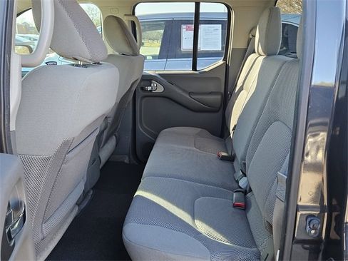 Used 2012 Nissan Frontier SV image 6